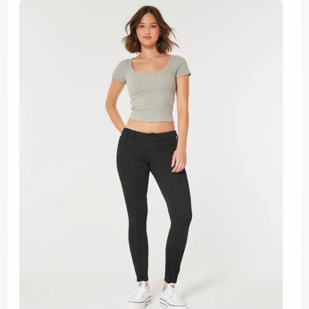 Hollister Low-Rise Black Super Skinny Jeans Size O-S
